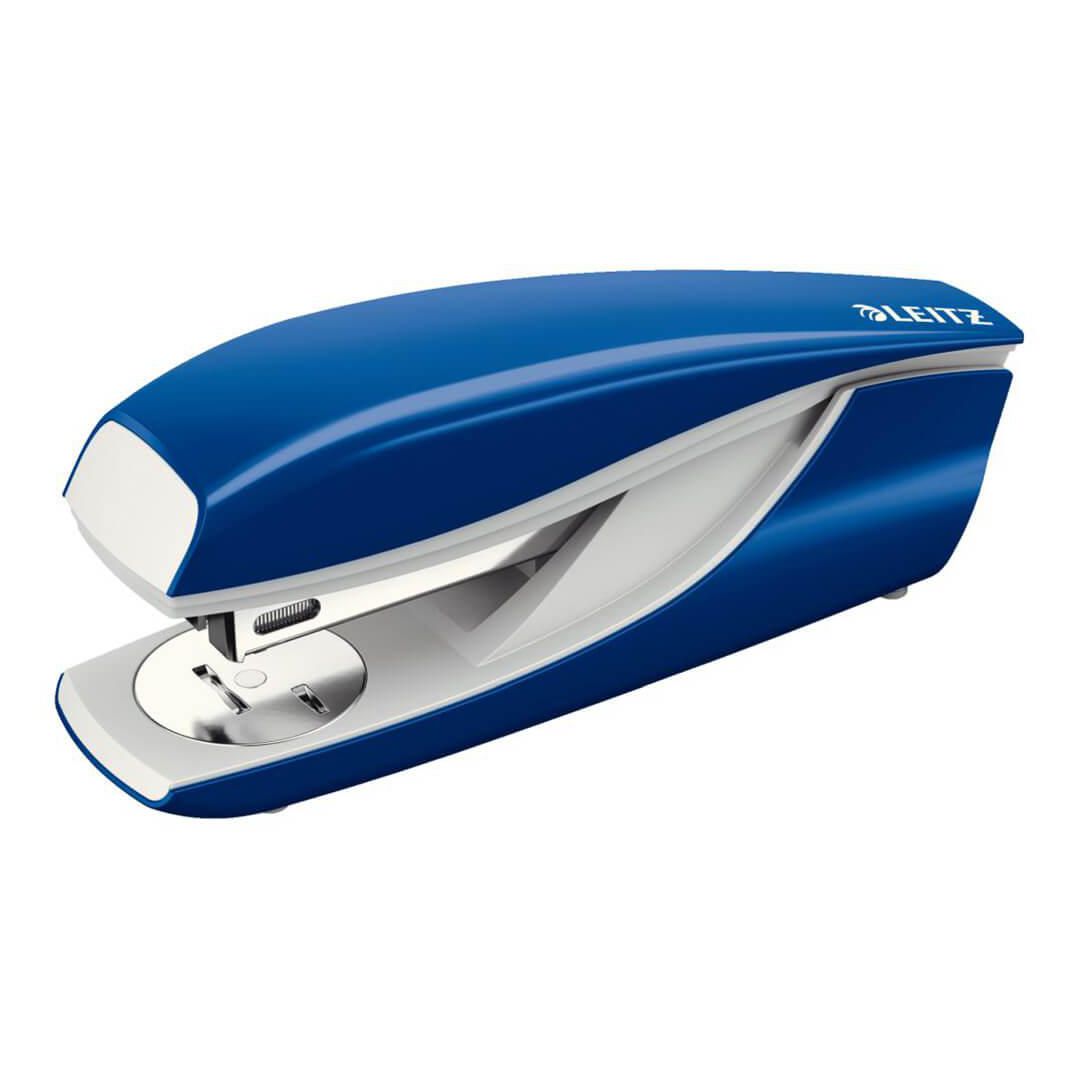 LEITZ Häftapparat Leitz 5502 30 ark mörkblå | Kontorsmaterial - Till skrivbordet - Häftapparater - Manuella | Kontorsexperten