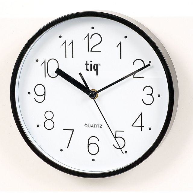 Väggur TIQ 22,5cm svart | Kontorsmöbler och inredning - Väggur - Väggur | Kontorsexperten