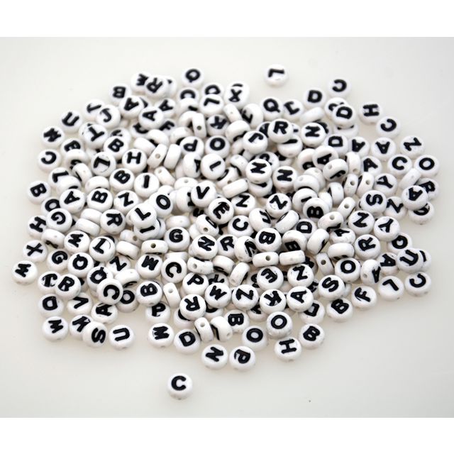 PLAYBOX Bokstavspärlor ø7,5 mm 500/fp | Skola och förskola - Hobbymaterial - Pärlor | Kontorsexperten