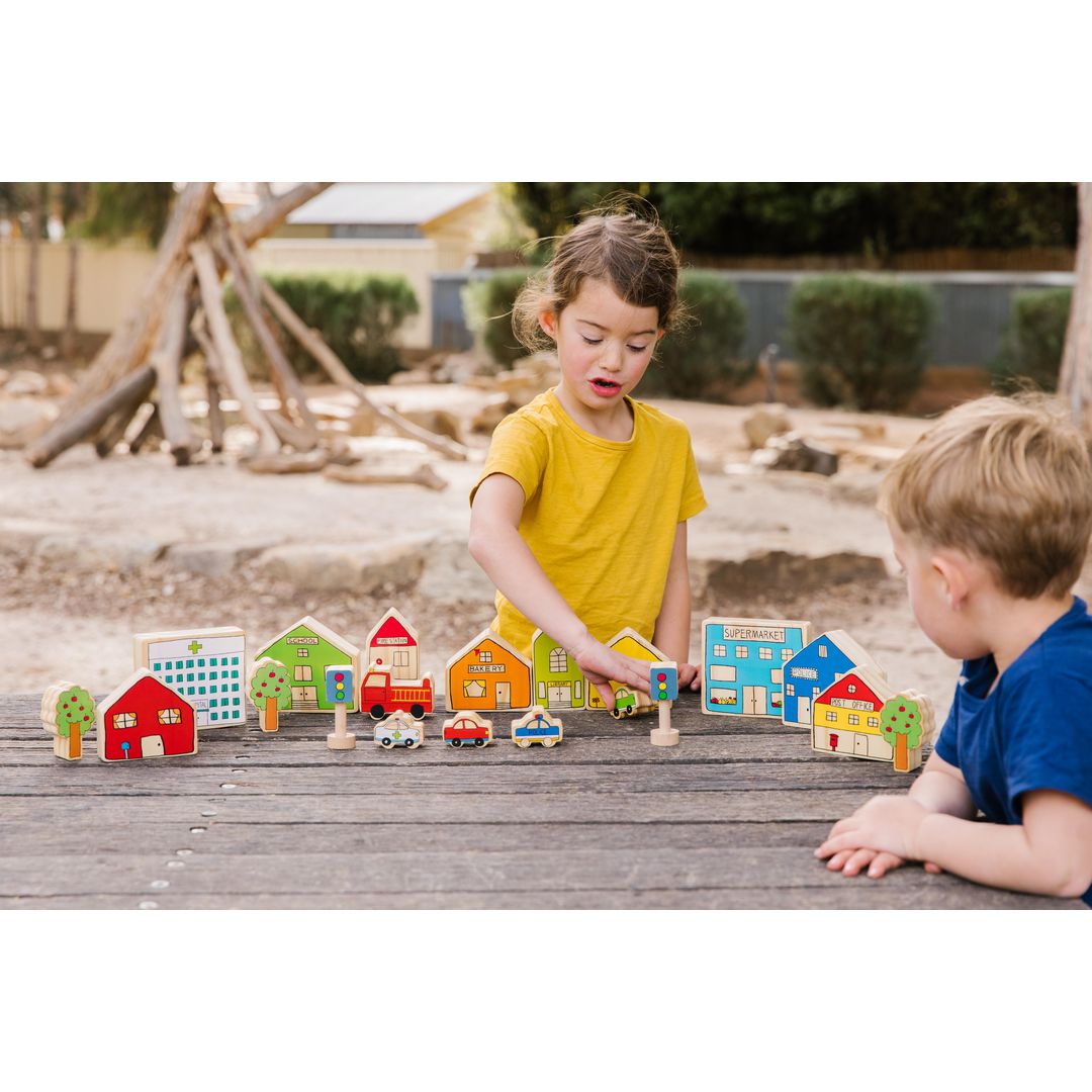 Småstaden i trä 20 delar | Skola och förskola - Lekmaterial - Bygglek, konstruktion och mosaik | Kontorsexperten