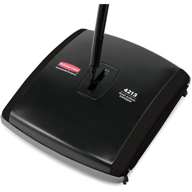 RUBBERMAID Mattsopare Dubbel 26,7x24,1x111,8cm | Städ och hygien - Städmaskiner - Mattsopare och sopmaskiner | Kontorsexperten