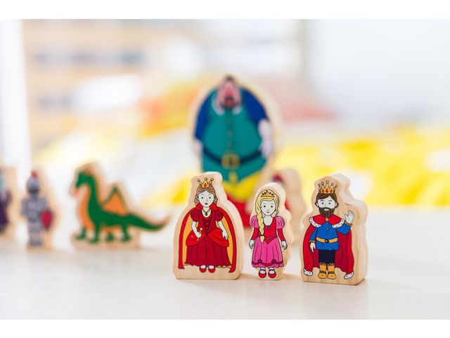 Sagofigurer i trä 12/fp | Skola och förskola - Lekmaterial - Lekfigurer - Övriga | Kontorsexperten