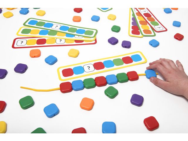 Snörpärlor i olika färger 126/fp | Skola och förskola - Lekmaterial - Bygglek, konstruktion och mosaik | Kontorsexperten