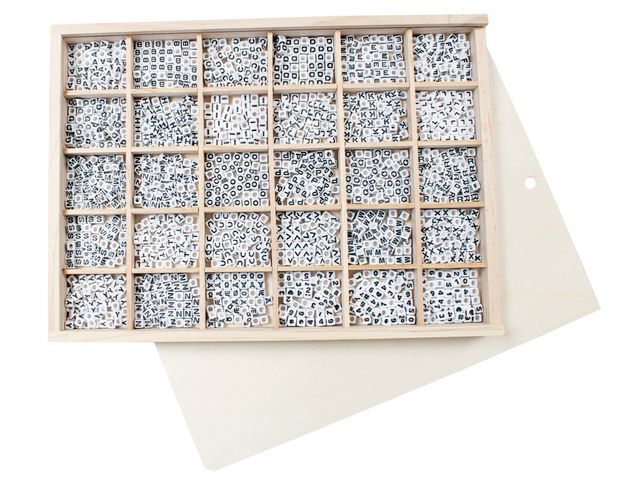 PLAYBOX Bokstavspärlor i trälåda 1500/fp | Skola och förskola - Hobbymaterial - Pärlor | Kontorsexperten