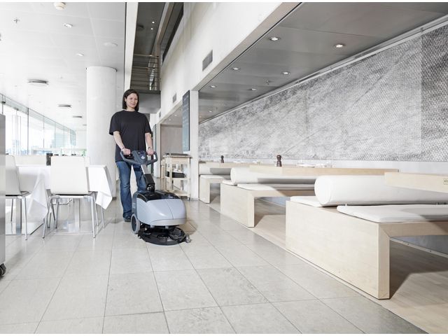 Nilfisk Kombiskurmaskin SC351 Li-ion | Städ och hygien - Städmaskiner - Kombimaskiner | Kontorsexperten