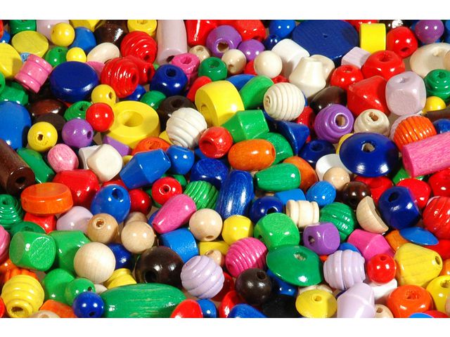 PLAYBOX Träpärlmix blandade färger 750g | Skola och förskola - Hobbymaterial - Pärlor | Kontorsexperten